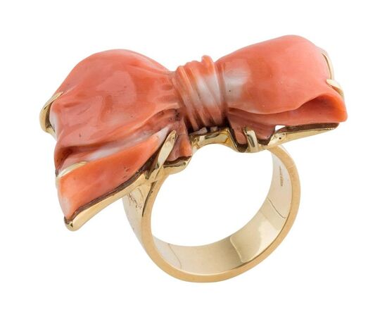 Coral and gold ring-sculpture - G/244