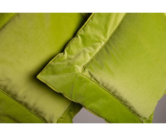 Pair of apple green velvet cushions - B/1972 -