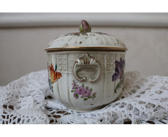 Sugar bowl