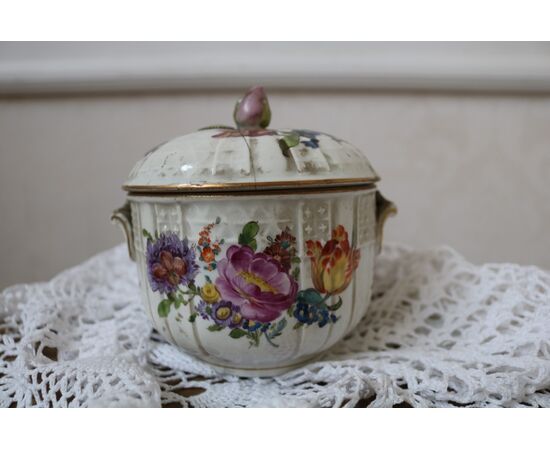 Sugar bowl