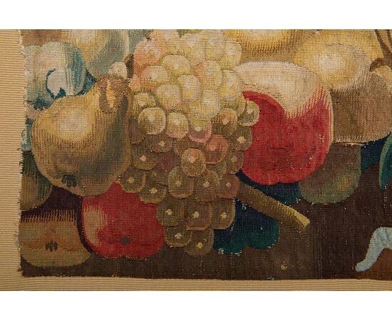 Fragment of a 17th-century tapestry - B/904 -