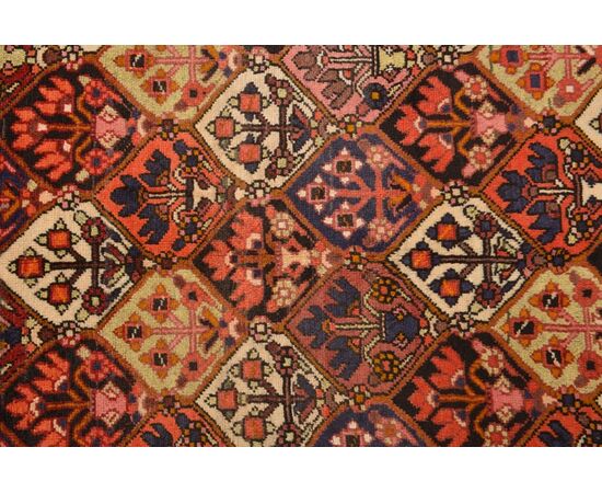 Large vintage BAKHTIARY Carpet - nr. 533 -