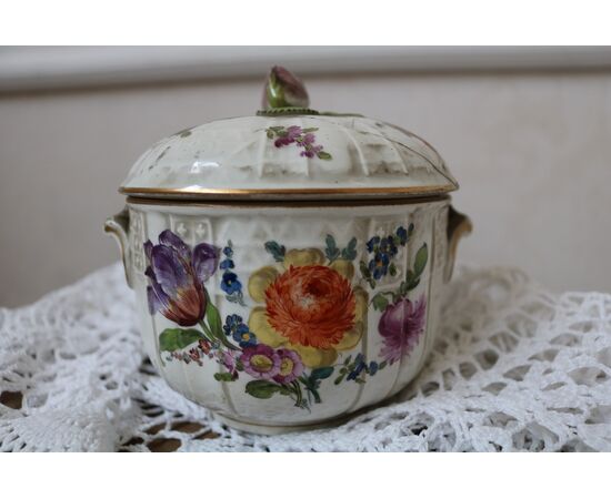 Sugar bowl