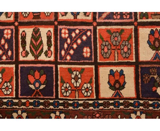 Large Gabbeh carpet from the BAKHTIARY nomads - no. 110 -