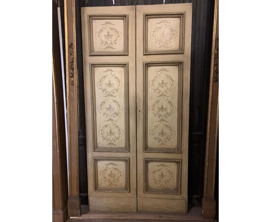 pts738 - n. 4 pairs of lacquered doors, 18th century, meas. cm l 118 xh 238     