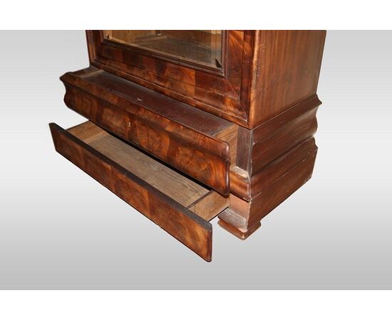 French display cabinet from the 1800s Louis Philippe style with drawer