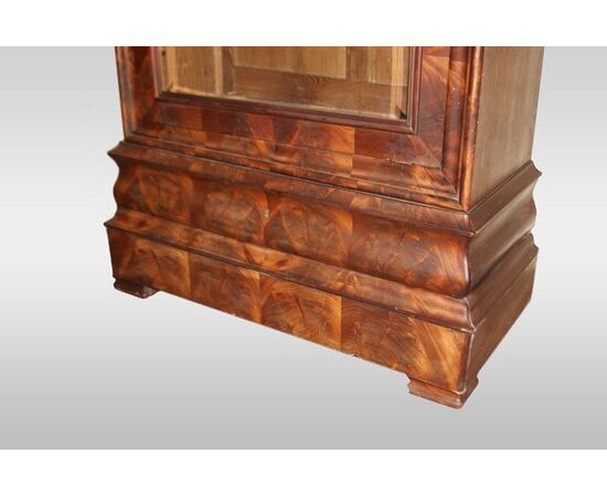 French display cabinet from the 1800s Louis Philippe style with drawer