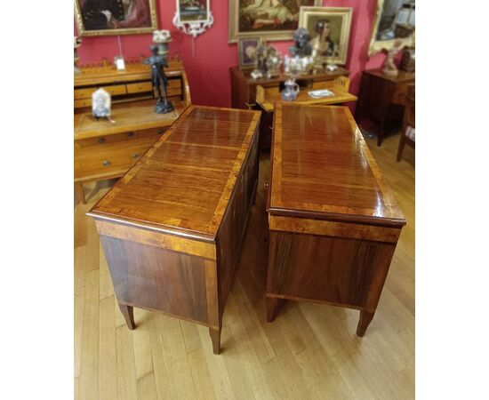 PAIR OF NEOCLASSICAL CHESTS OF DRAWERS, LATE 18TH CENTURY
