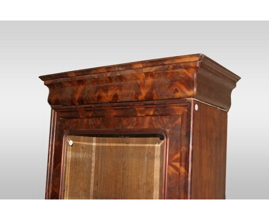 French display cabinet from the 1800s Louis Philippe style with drawer