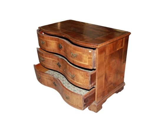 Wonderful 18th-century Marie Antoinette style walnut chest of drawers