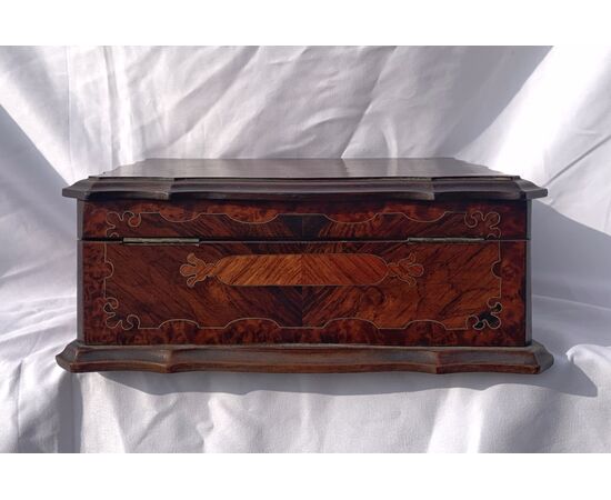 Carved and veneered wooden box. Italy, early 20th century.