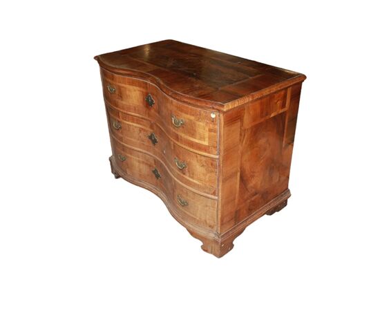Wonderful 18th-century Marie Antoinette style walnut chest of drawers