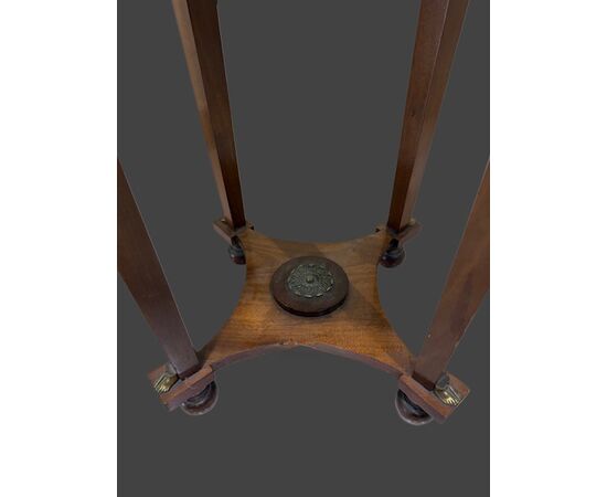 Tavolino con bronzi