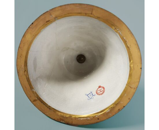 Grande vaso Francese nello stile di Sèvres, montatura in bronzo dorato. Dipinto firmato F. Bellanger. Fine XIX secolo