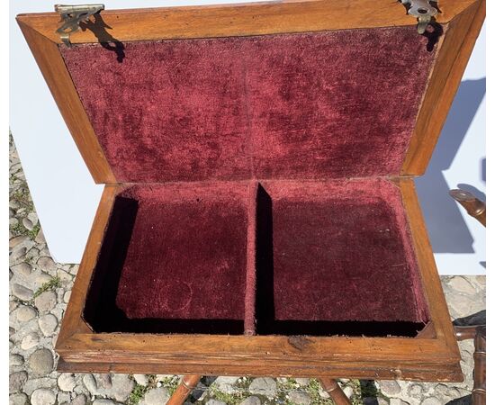 Finely carved wooden writing desk - Workshop of Valentino Panciera Besarel. Venice, 19th century.