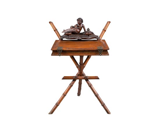 Finely carved wooden writing desk - Workshop of Valentino Panciera Besarel. Venice, 19th century.