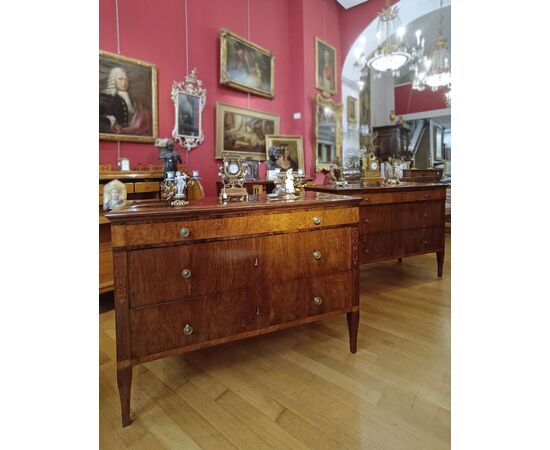 PAIR OF NEOCLASSICAL CHESTS OF DRAWERS, LATE 18TH CENTURY
