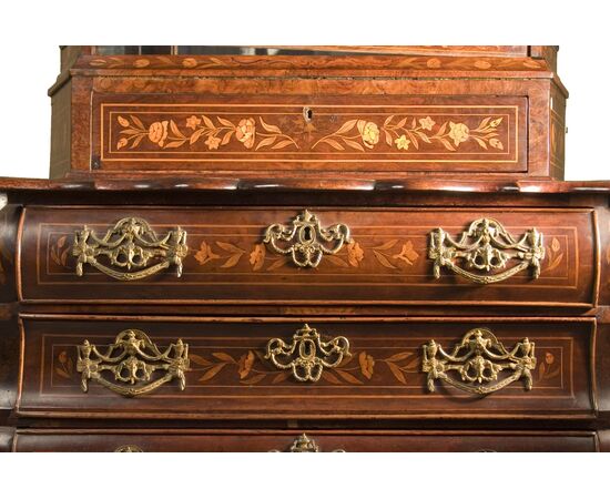 Small Dutch trumeau from the late 1700s, early 1800s, richly inlaid