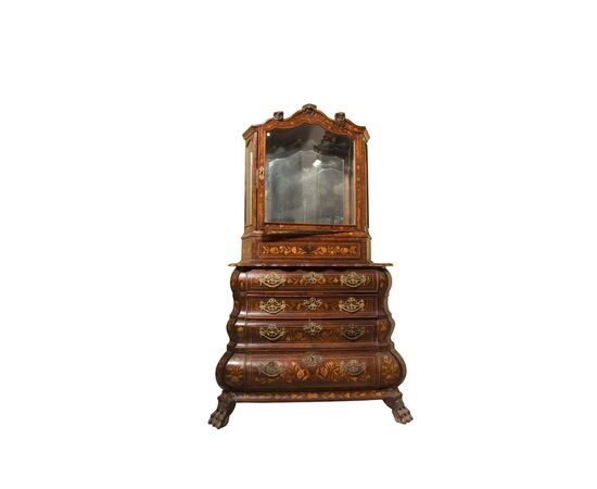 Small Dutch trumeau from the late 1700s, early 1800s, richly inlaid