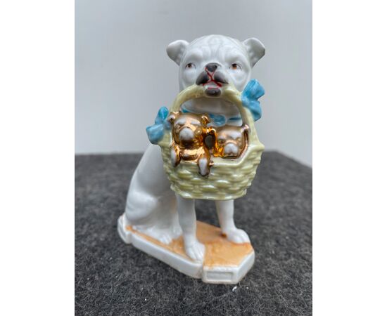 Statuina di cane con cuccioli in porcellana.Francia