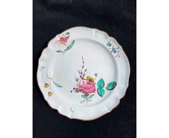 Majolica plate with rose decoration Finck manufacture, Bologna.     