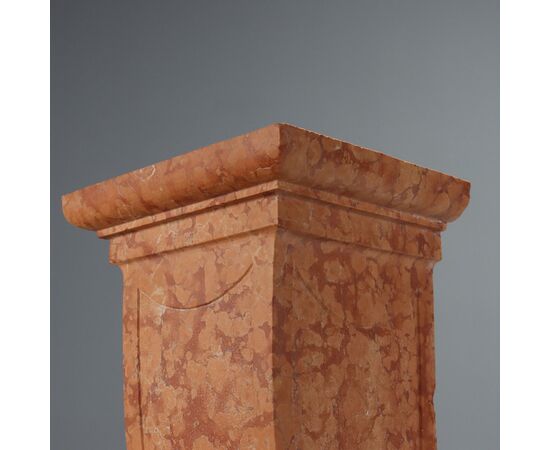 Colonna Decorativa in Marmo Rosso di Verona Italia XX Secolo
