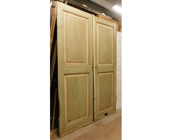 ptl544 - lacquered double-leaf door, measuring cm l 166 xh 252 x th. 3.5     