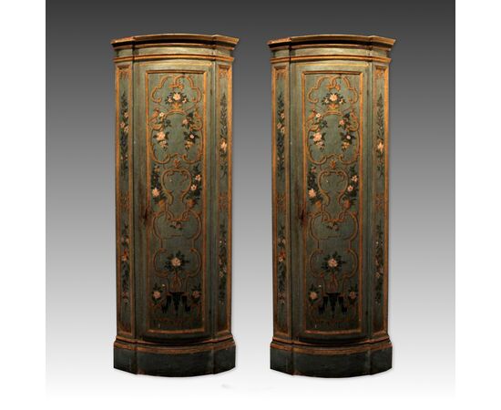 Pair of antique Venetian corner cabinets from the Louis XIV era     
