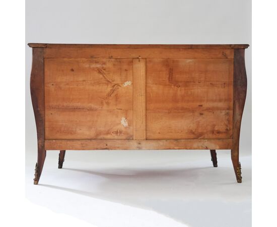 Chest of drawers veneered in wood and walnut burl, Lombardy, mid-18th century