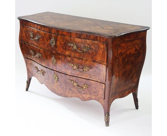 Chest of drawers veneered in wood and walnut burl, Lombardy, mid-18th century