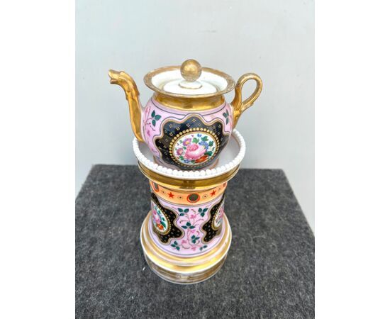 Veilleuse-tisaniera in porcelain with floral and geometric decoration and gold highlights. France     