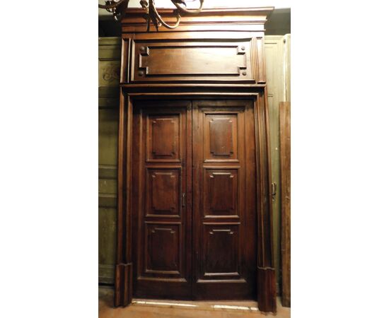 ptci522 - walnut door complete with portal, 18th century     