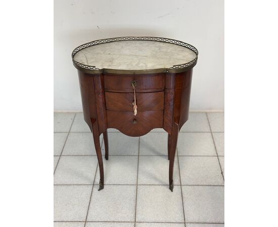 Tavolino Ovale Francese con Cassetti, del 1800 Riccamente intarsiato ( restaurato )
