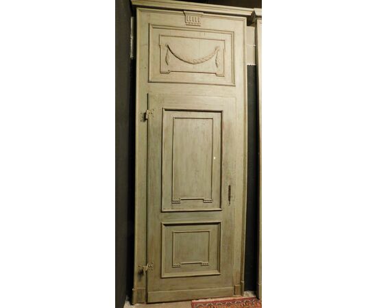PTL293 - N. 6 Louis XVI lacquered doors, with frame and overdoor, 18th century, opening cm W 92 x H 198