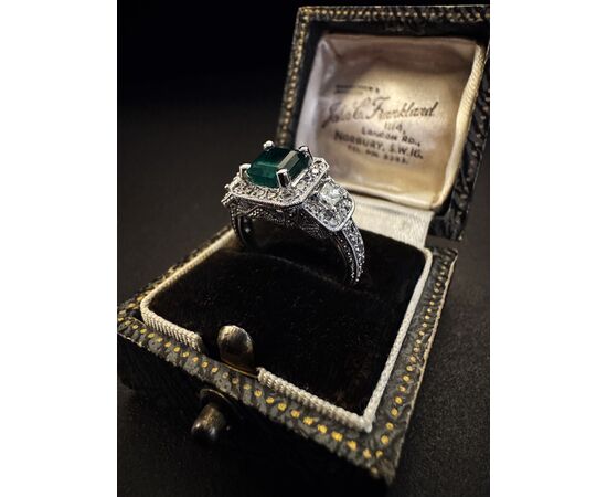 Anello  con Smeraldo  e  Diamanti