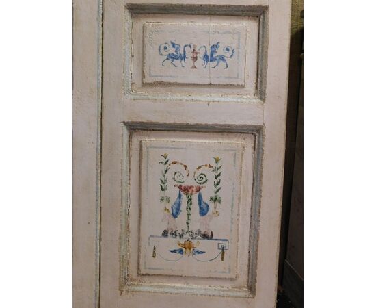 PTL393 - Lacquered and painted door, double-sided, late 18th century, from Umbria, dimensions cm W 114 x H 221