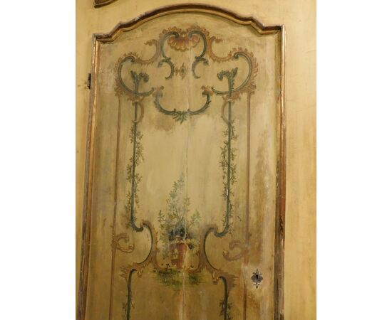 PTL145 - No. 3 lacquered and painted doors, with frame and overdoor, 18th century, from Piedmont, opening size cm W 90 x H 230