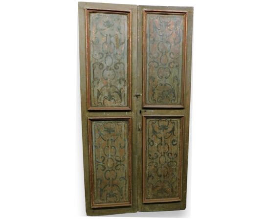PTL587 - Lacquered wooden door, painted panels, 18th century, dimensions cm W 122 x H 235 x D 3.5
