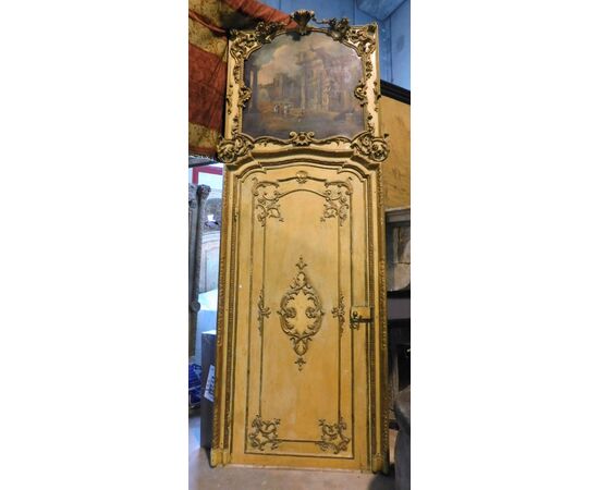PTL492 - Lacquered door, gilded decorations, with frame and overdoor, 17th century, dimensions cm W 112 x H 246