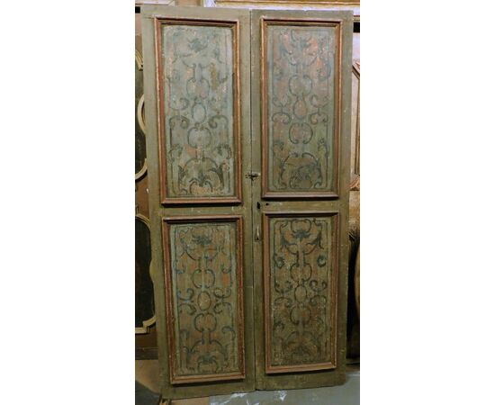 PTL587 - Lacquered wooden door, painted panels, 18th century, dimensions cm W 122 x H 235 x D 3.5