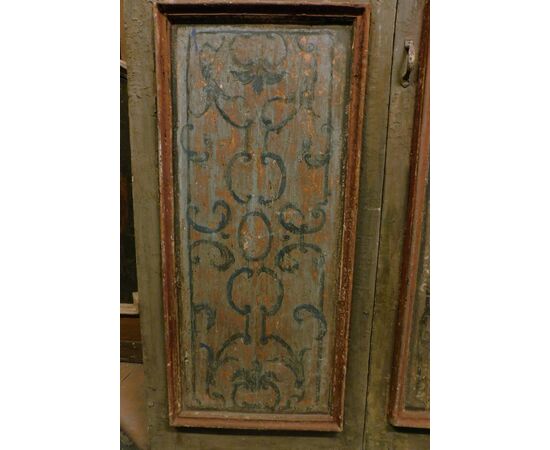 PTL587 - Lacquered wooden door, painted panels, 18th century, dimensions cm W 122 x H 235 x D 3.5