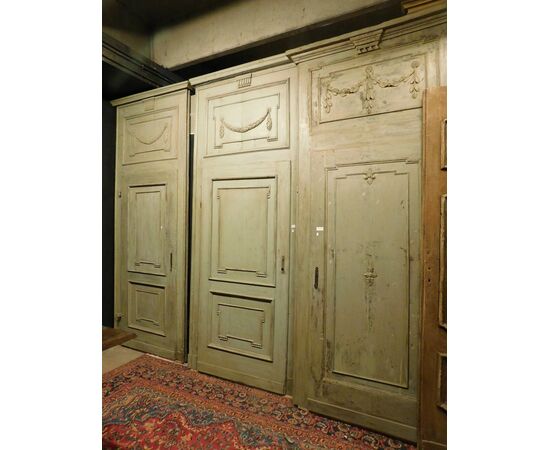 PTL293 - N. 6 Louis XVI lacquered doors, with frame and overdoor, 18th century, opening cm W 92 x H 198