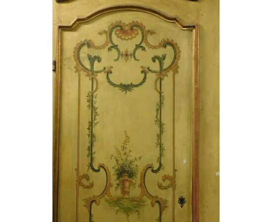 PTL145 - No. 3 lacquered and painted doors, with frame and overdoor, 18th century, from Piedmont, opening size cm W 90 x H 230