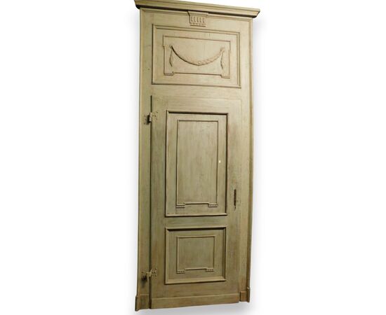 PTL293 - N. 6 Louis XVI lacquered doors, with frame and overdoor, 18th century, opening cm W 92 x H 198