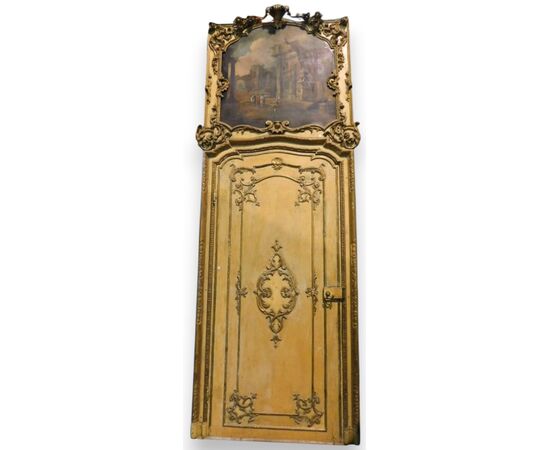 PTL492 - Lacquered door, gilded decorations, with frame and overdoor, 17th century, dimensions cm W 112 x H 246