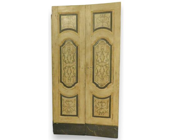 PTL434 - Lacquered door with painted panels, 18th century, dimensions cm W 118 x H 224