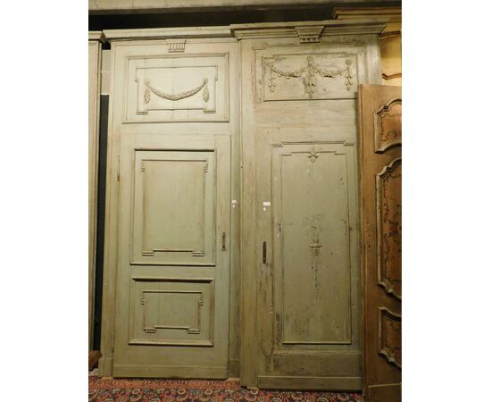 PTL293 - N. 6 Louis XVI lacquered doors, with frame and overdoor, 18th century, opening cm W 92 x H 198