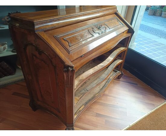 Lombard flap desk