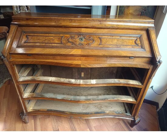 Lombard flap desk