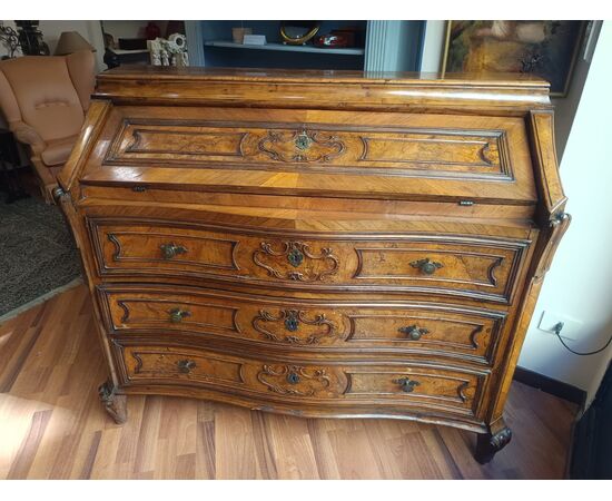 Lombard flap desk